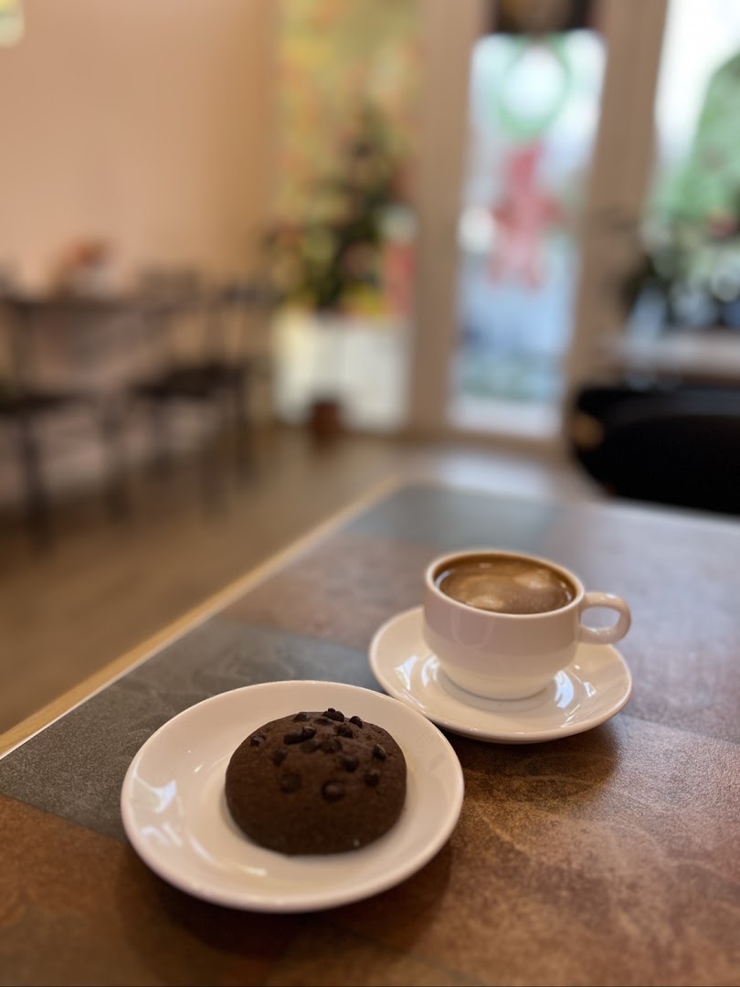 Karamel Coffee Shop Gabala: appealing coffee and cookie shot