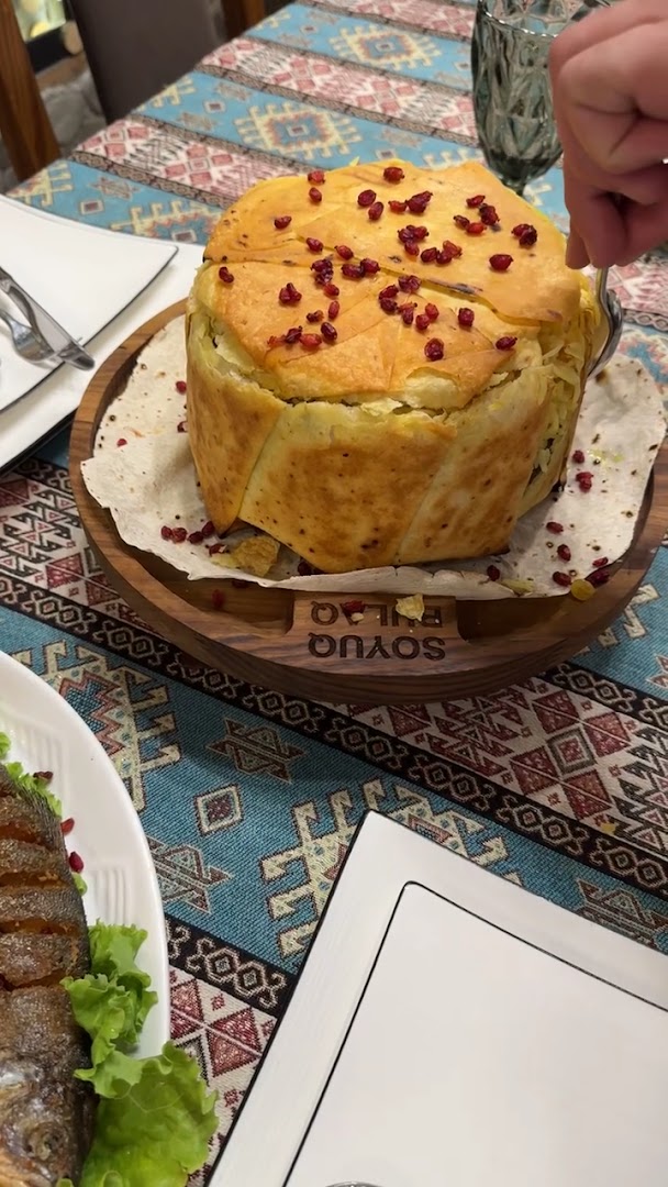 Soyuq Bulaq Restoran: appetizing food presentation at restaurant