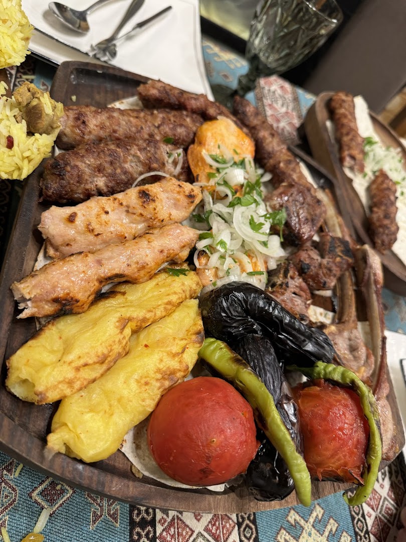 Soyuq Bulaq Restoran: appetizing high quality food photo