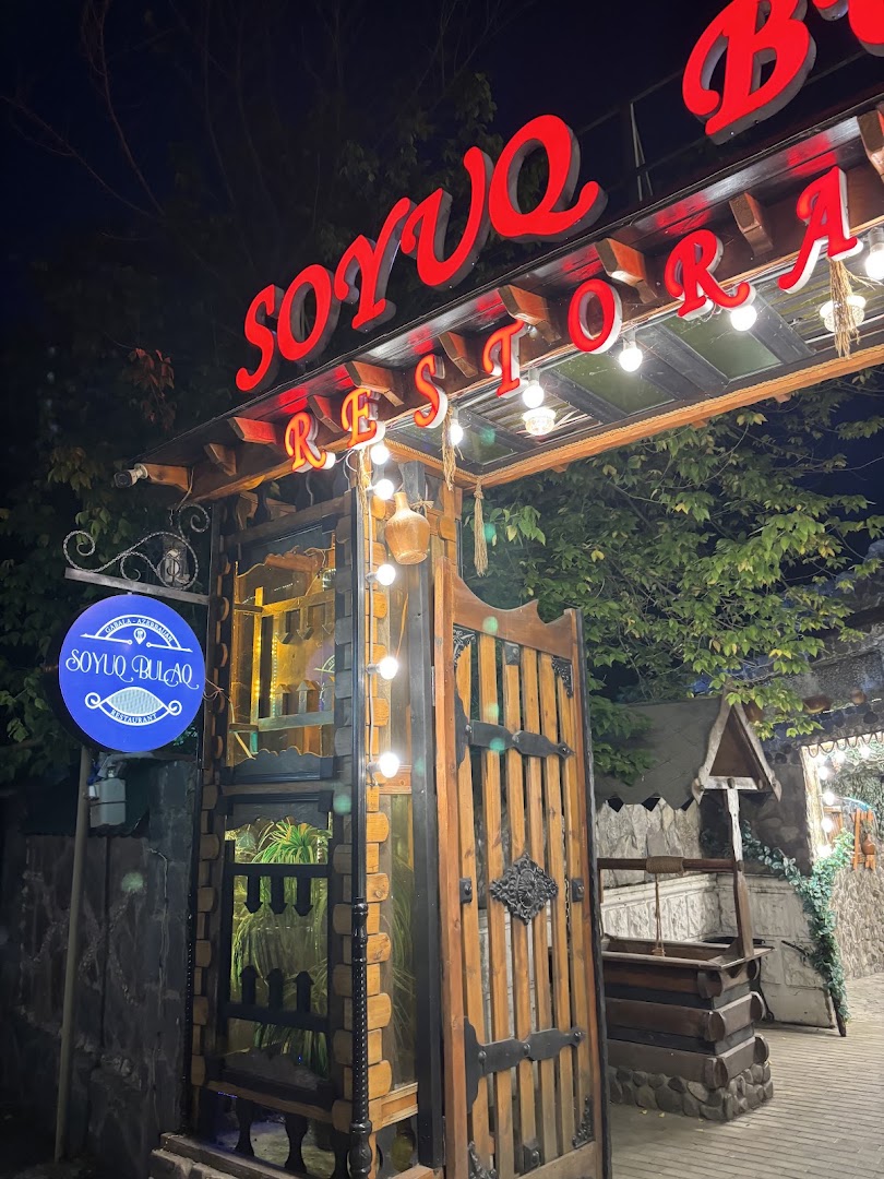 Soyuq Bulaq Restoran: attractive exterior night shot
