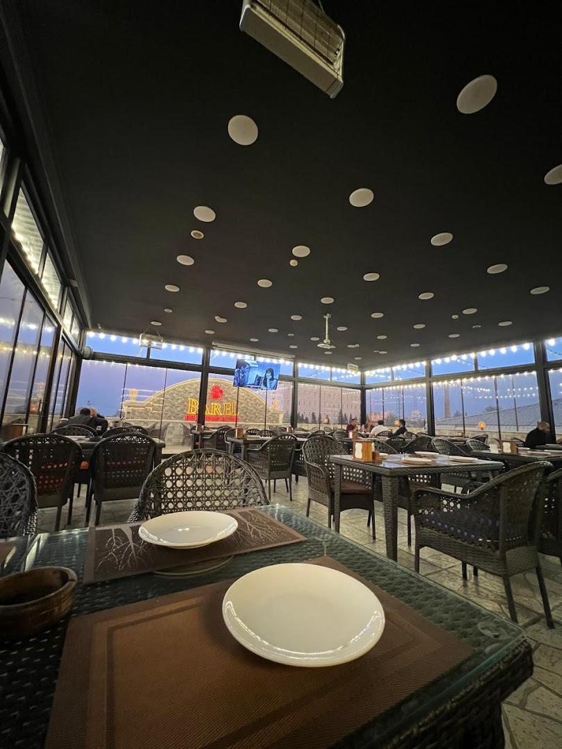Barel Pub Restoran: inviting restaurant terrace atmosphere