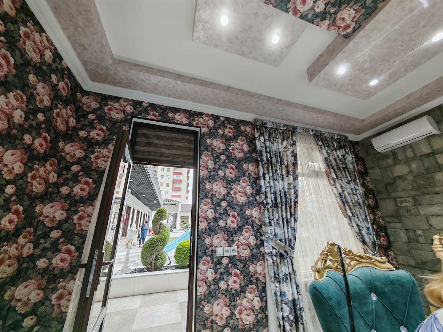 Bienvenue Restaurant: restaurant interior and atmosphere