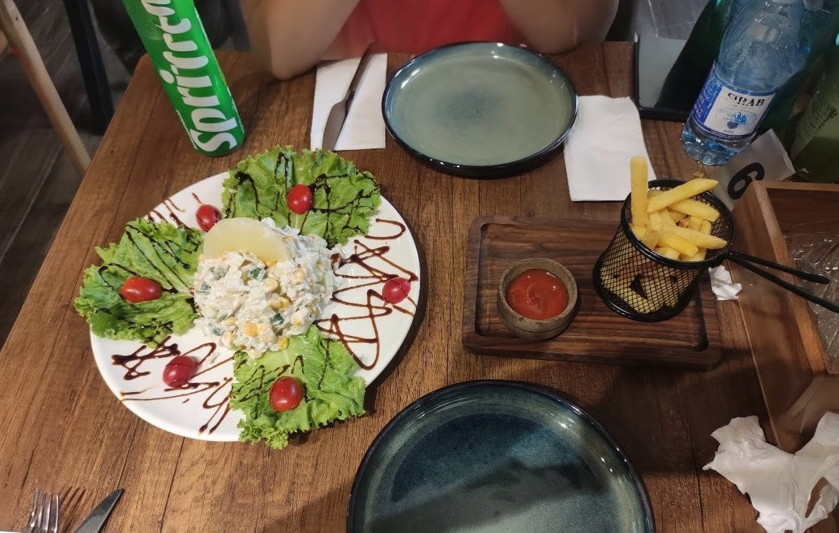 Coffee Corner: appetizing food presentation and clean presentation