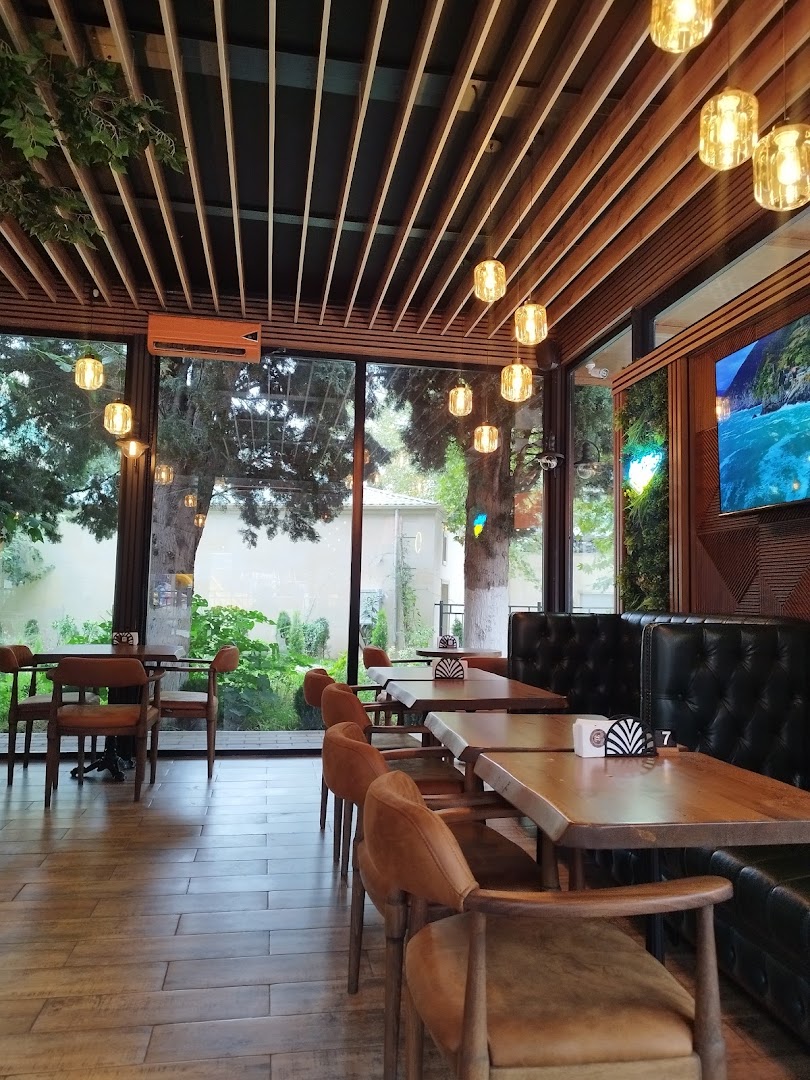 Dolce e Bello: attractive restaurant interior atmosphere