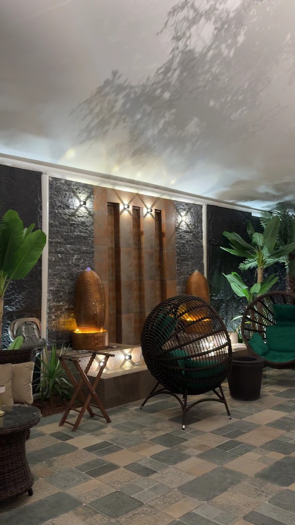 Gal Restaurant: attractive restaurant interior atmosphere
