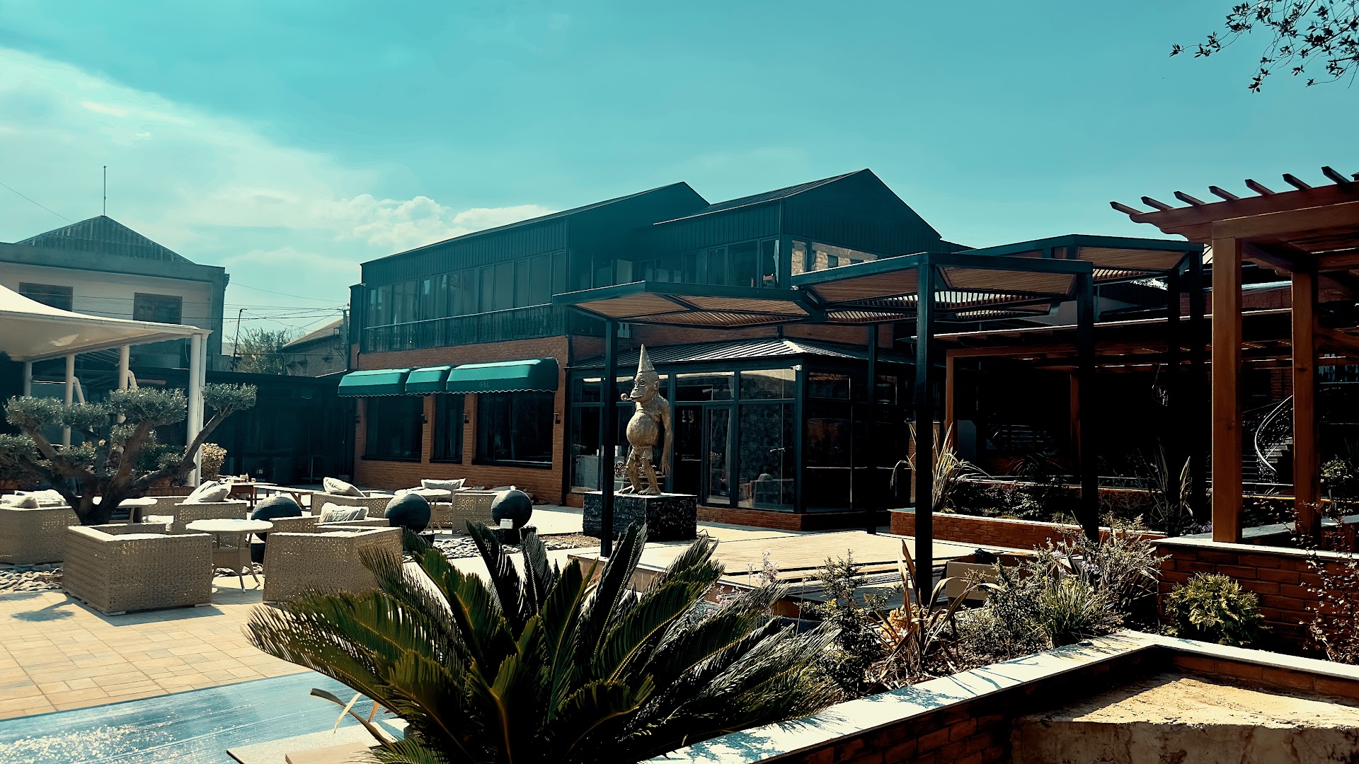 Gal Restaurant: attractive outdoor dining area photo