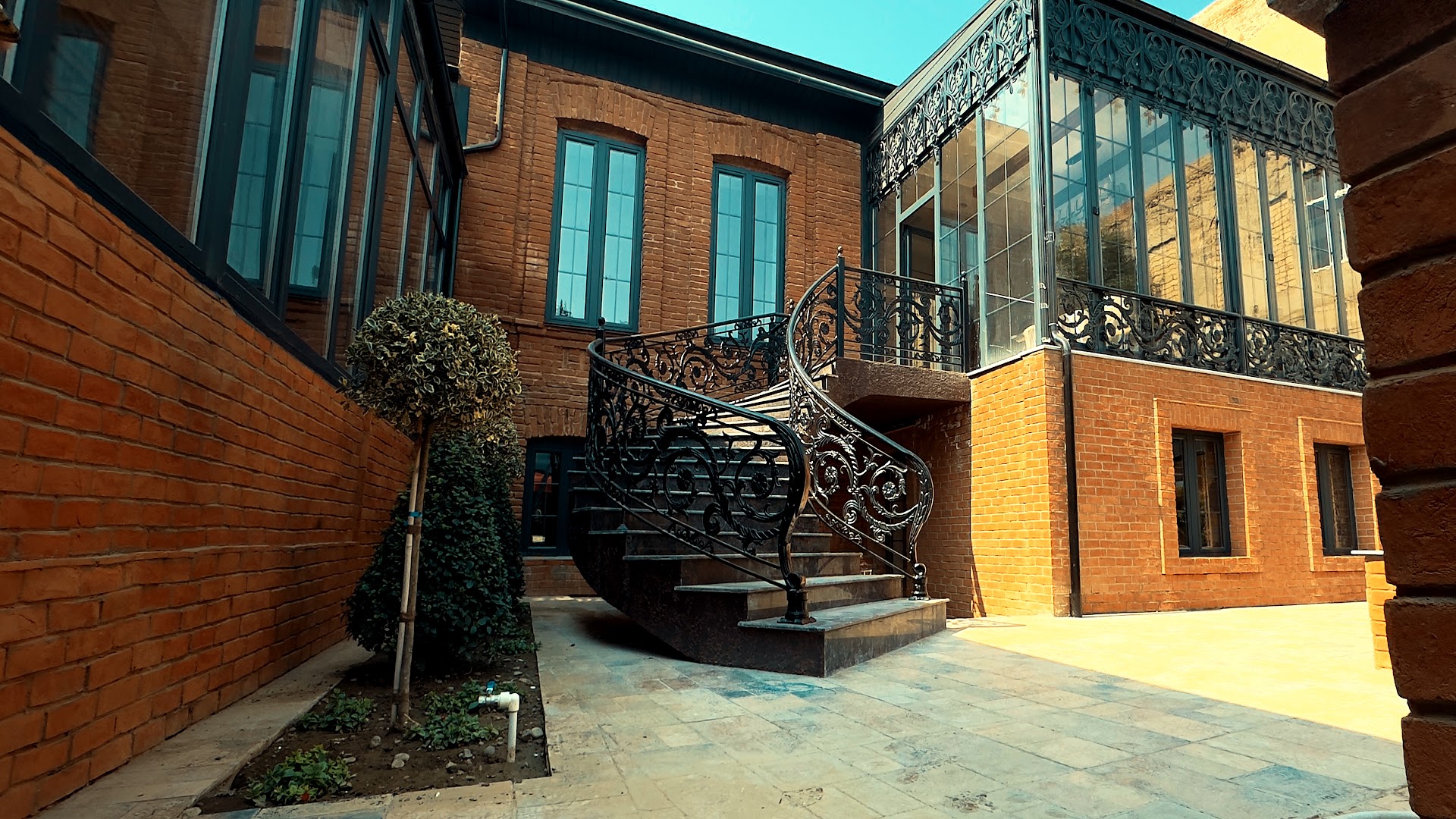 Gal Restaurant: attractive architectural shot of venue