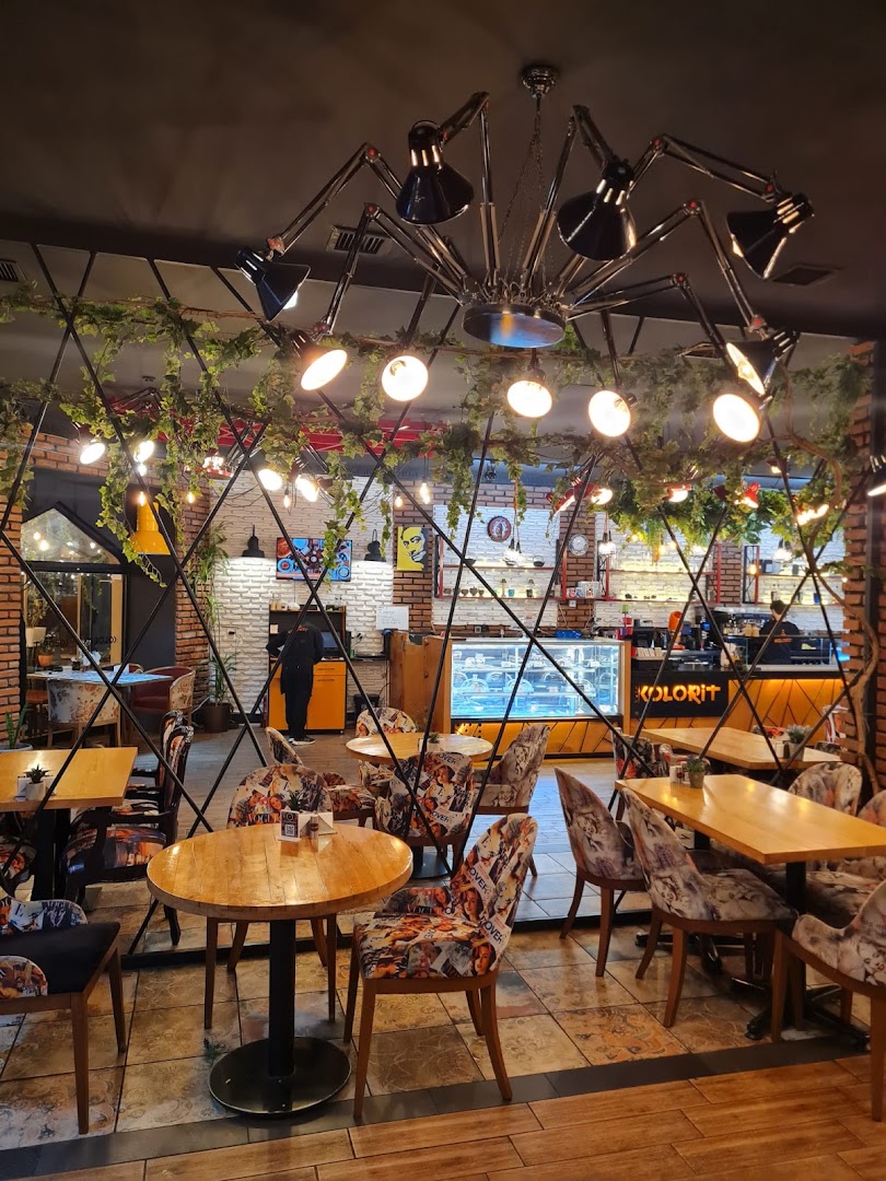 Kolorit Cafe and Dining: attractive interior and inviting atmosphere