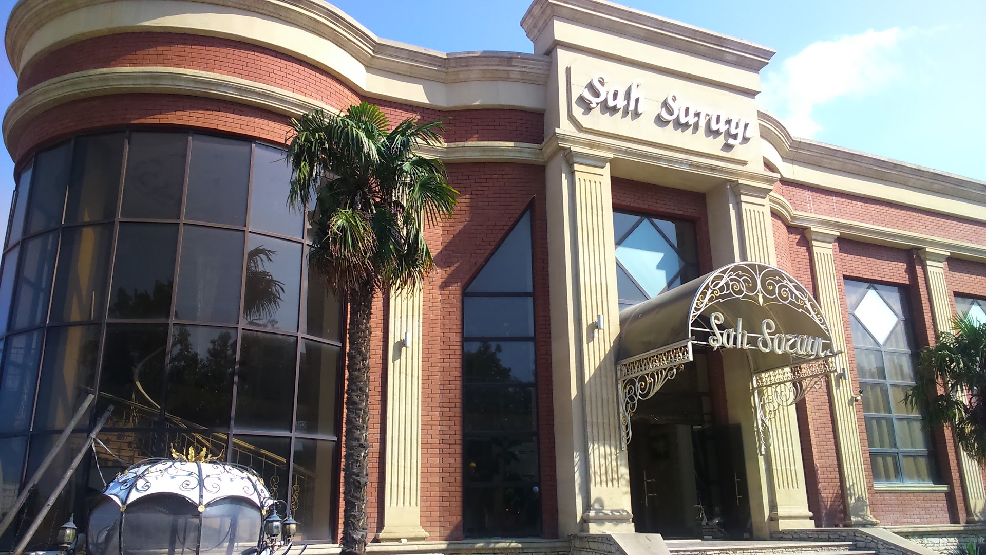 Sah Sarayi: clear exterior shot of venue