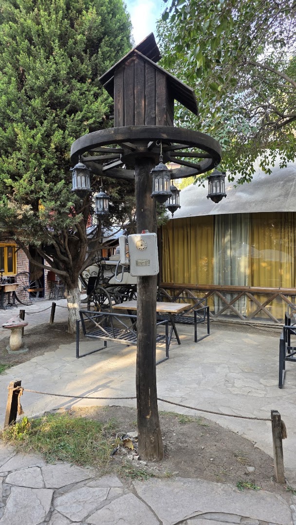 Sah Sarayi: restaurant outdoor seating area