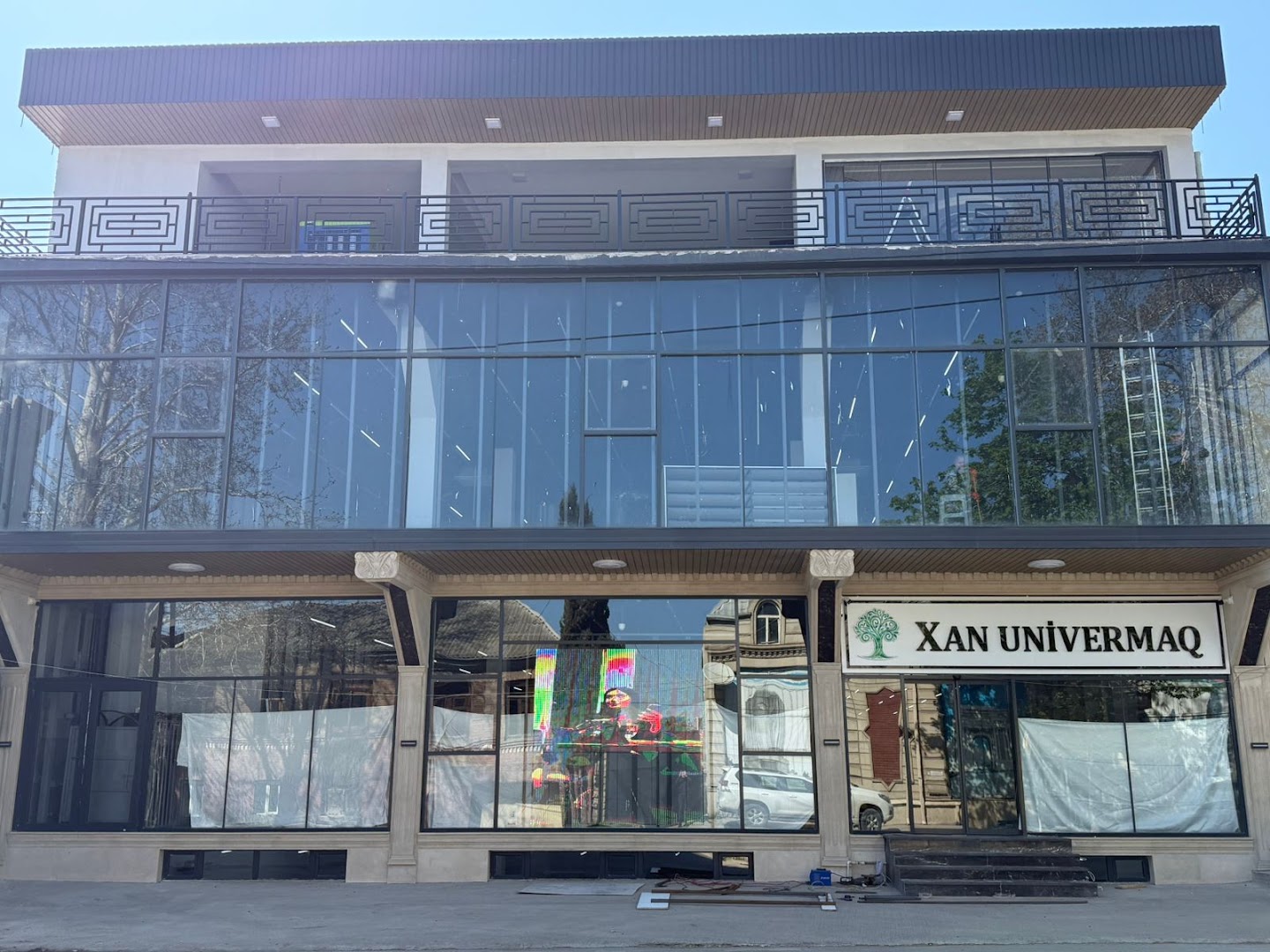 Xan Univermag: clear storefront photo of shop
