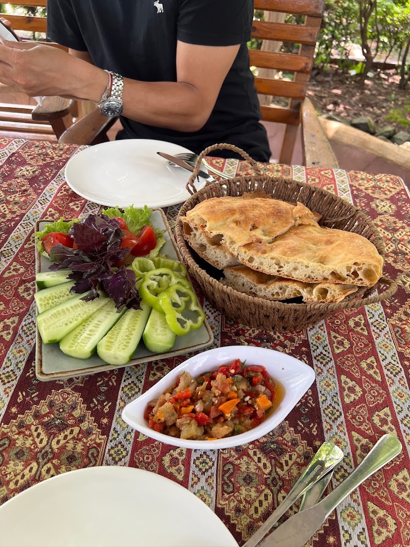 Dalğa Restaurant & Cafe: appetizing food presentation at restaurant