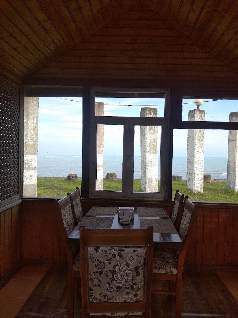 Delfin Restaurant: inviting atmosphere with scenic view