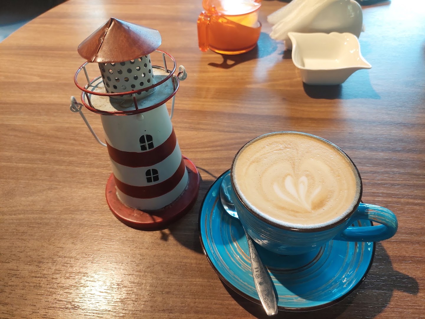 Lighthouse Coffeeshop: appealing coffee and thematic decor