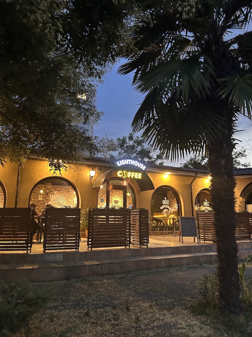 Lighthouse Coffeeshop: attractive evening exterior shot
