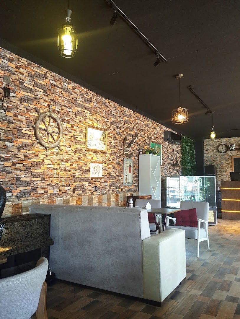 Lighthouse Coffeeshop: clear, inviting interior atmosphere