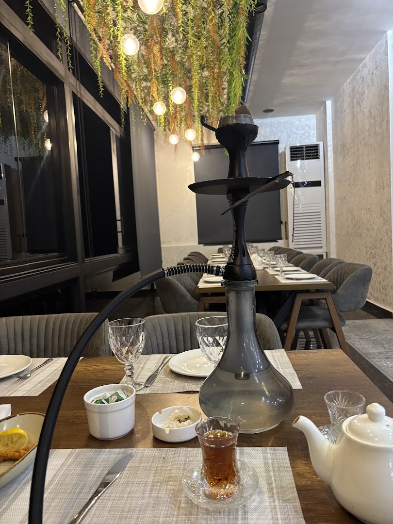 Mirvarim Ailəvi Restoranı: restaurant interior and atmosphere
