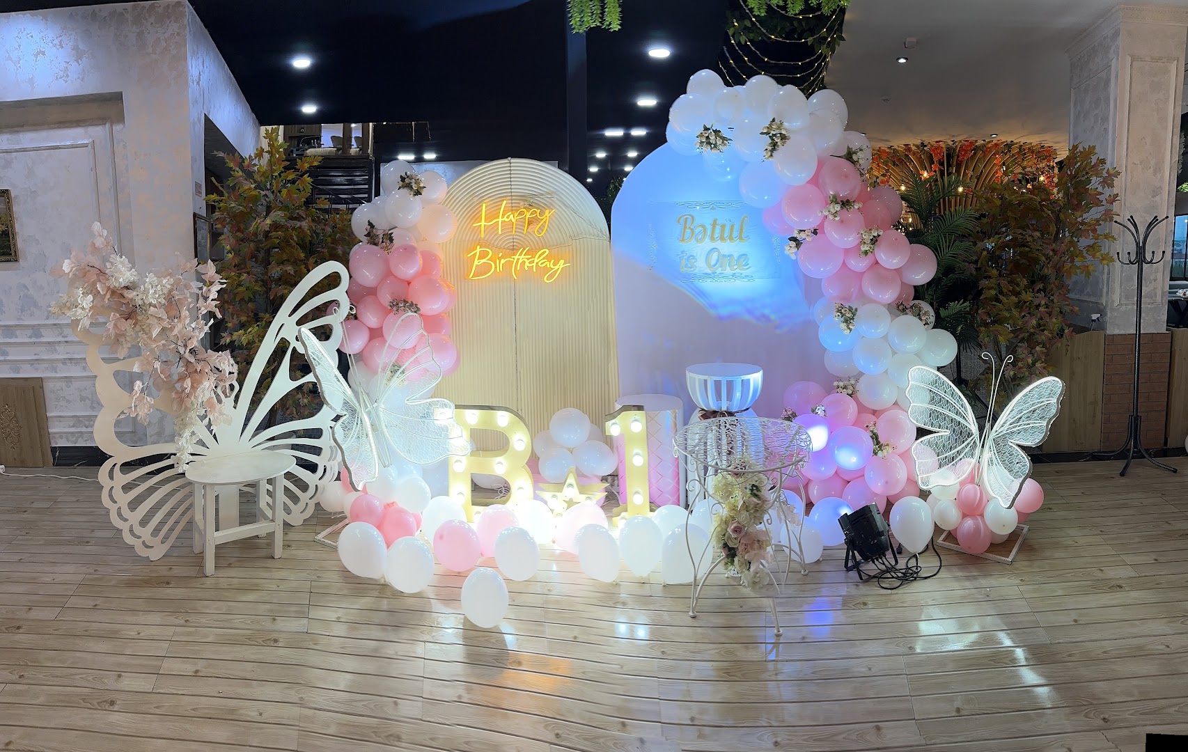 Mirvarim Ailəvi Restoranı: restaurant event setup