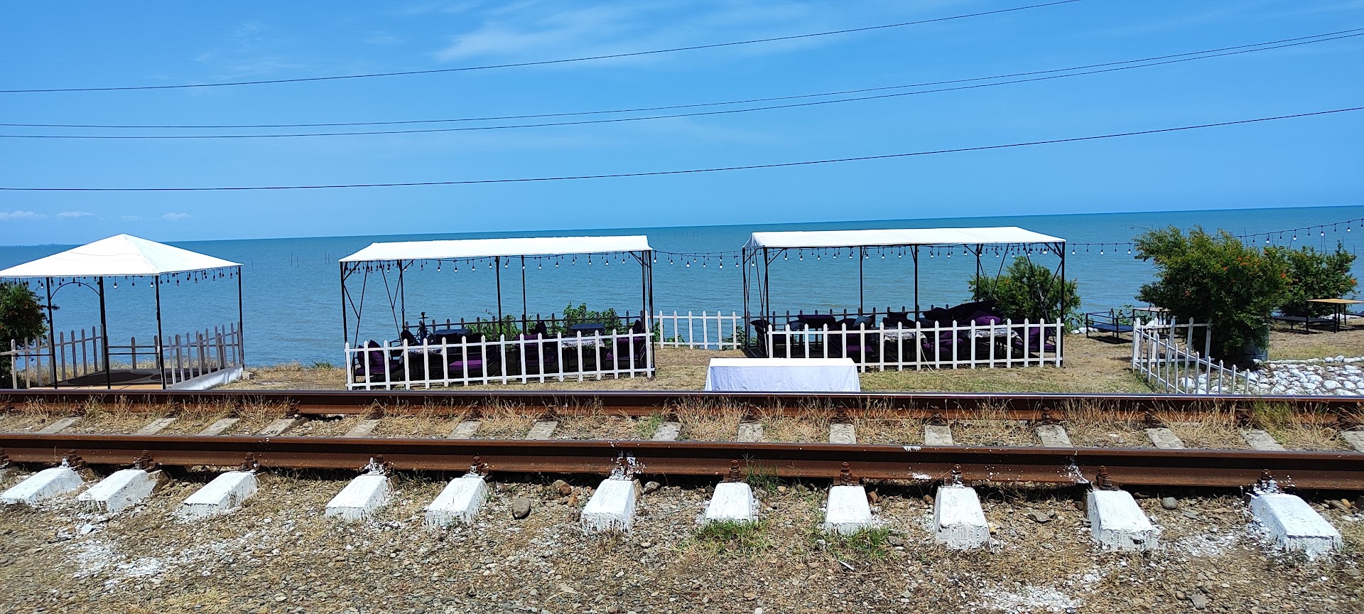 Old Lankaran Restoran: attractive outdoor seating with view