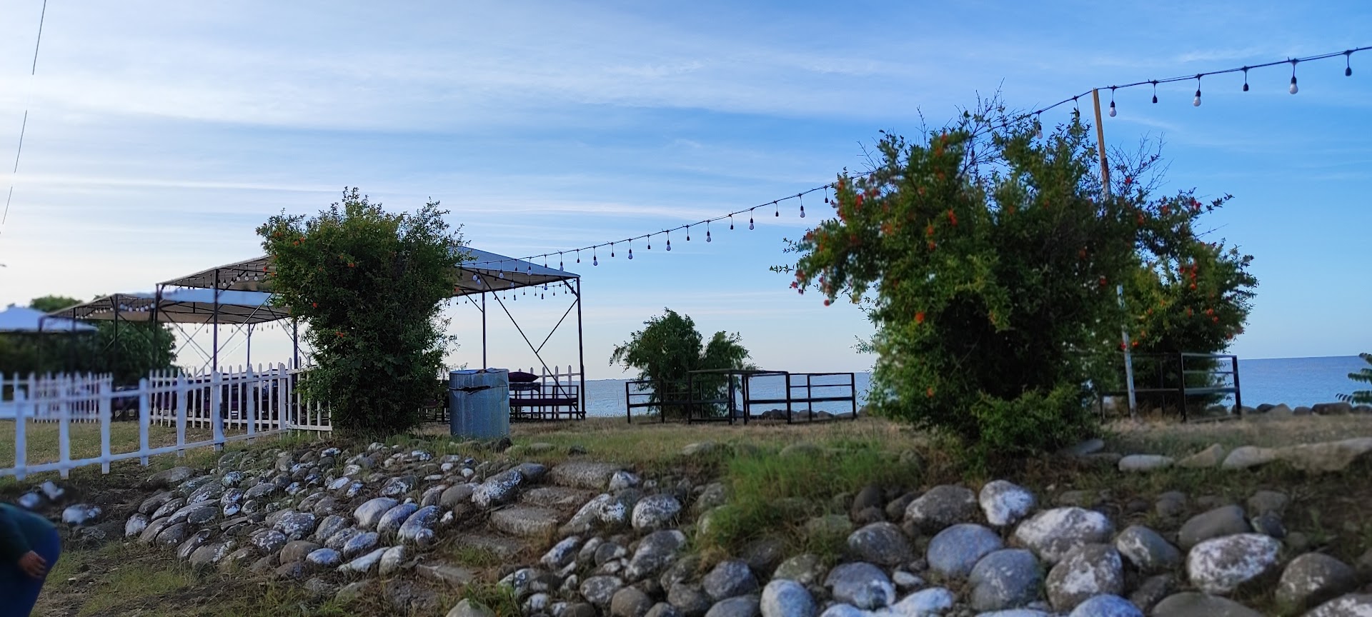 Old Lankaran Restoran: pleasant outdoor restaurant seating