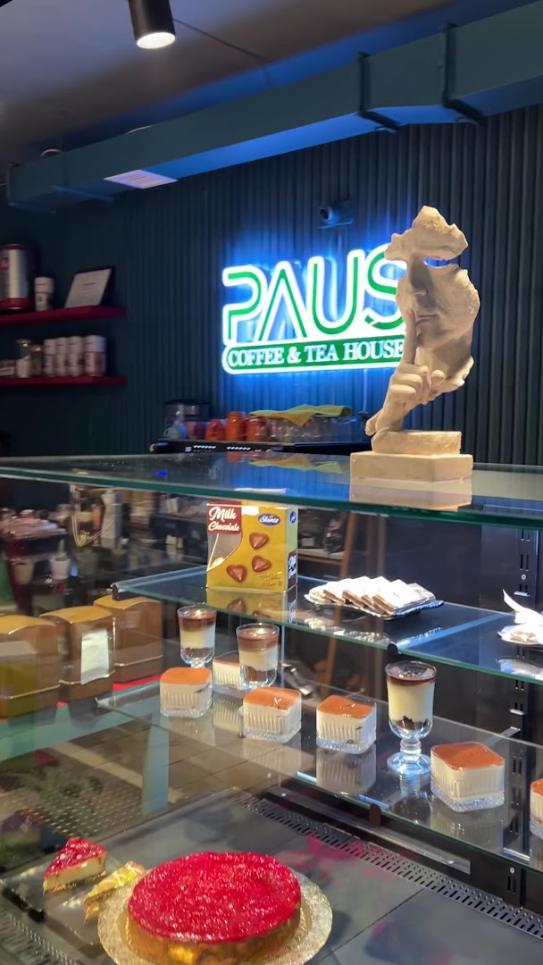 Paus Brewing: clear display of venue interior