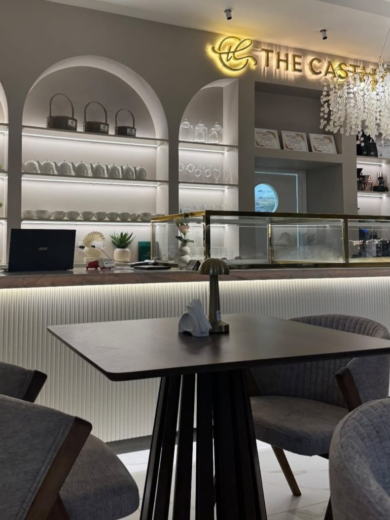 The Castle Patisserie: attractive, professional interior shop photo