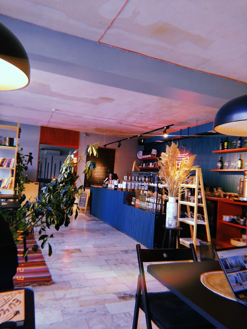 Tor Coffee Shop: clear, inviting interior atmosphere