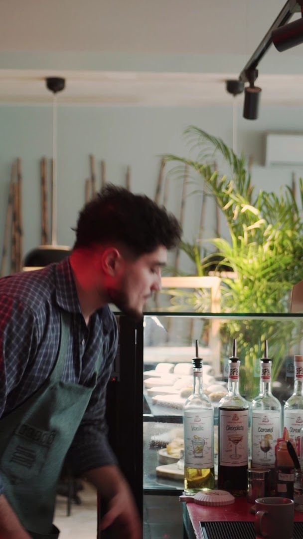 Tor Coffee Shop: professional staff and atmosphere shot