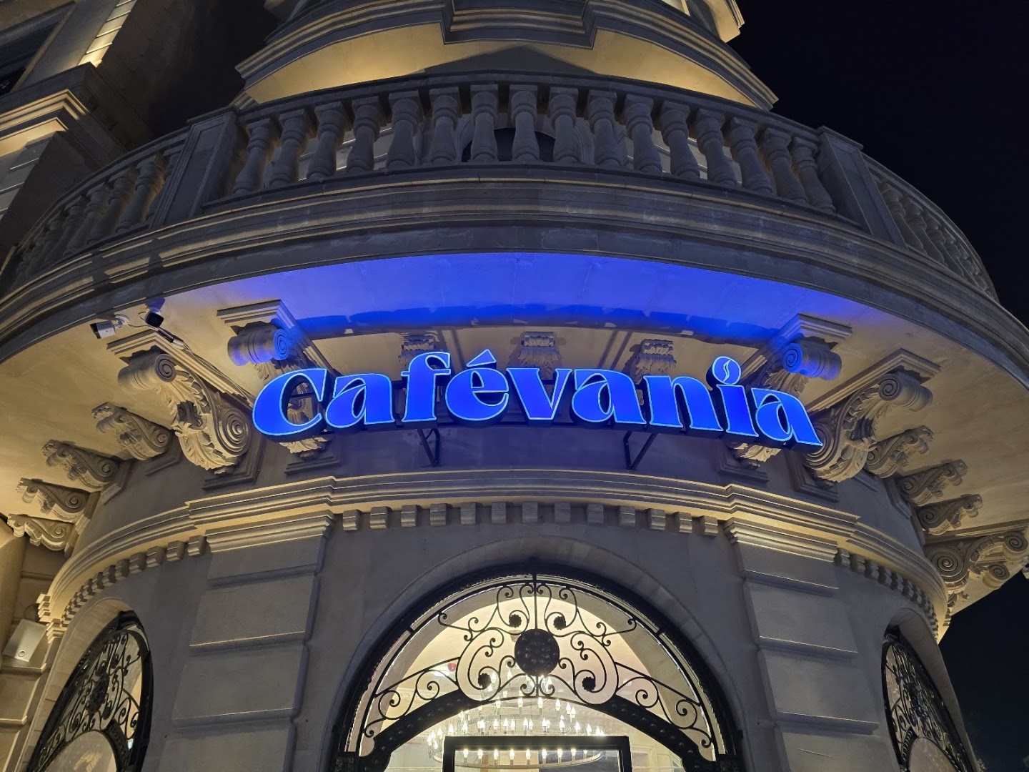 Cafevania: clear, professional exterior night shot