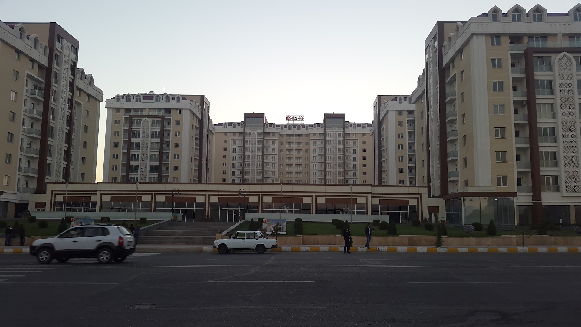 Cahan Ticarət Mərkəzi: clear exterior view of venue