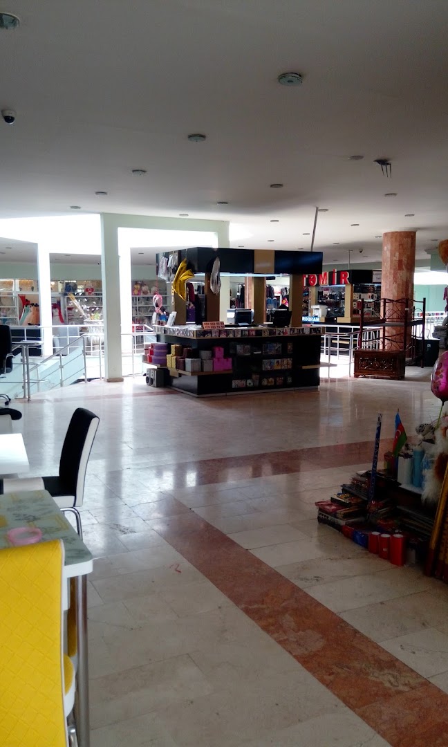 Cahan Ticarət Mərkəzi: clear view of shop interior