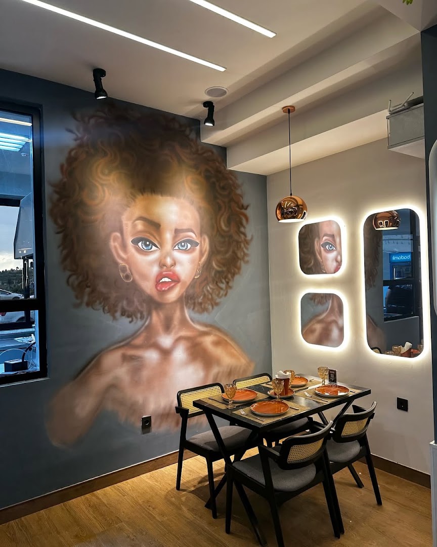 Hope Restaurant & Cafe: attractive interior and restaurant atmosphere