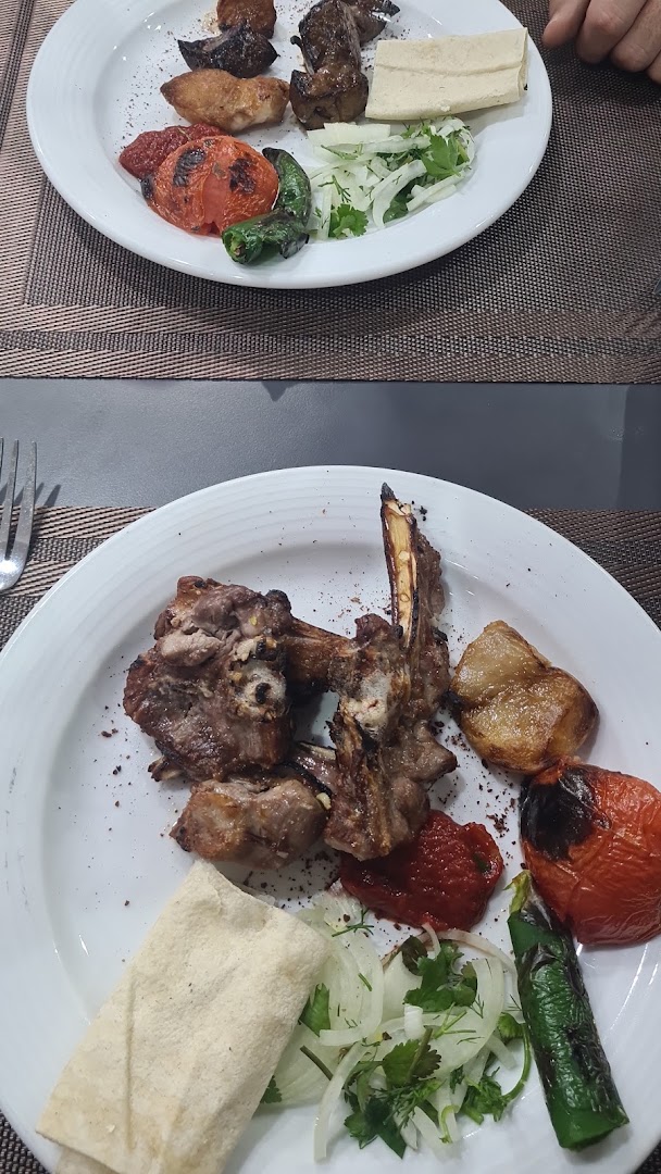 Zümrüd Restoran: appetizing food presentation