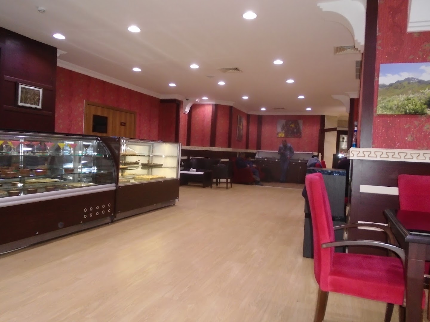 Zümrüd Restoran: clear view of restaurant interior