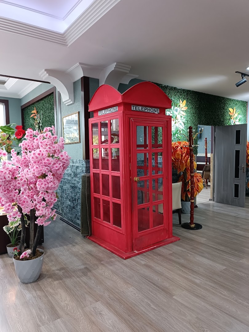 Zümrüd Restoran: restaurant interior and decor