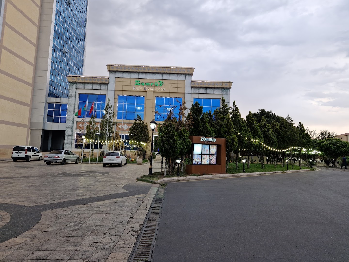 Zümrüd Restoran: clear exterior shot of restaurant
