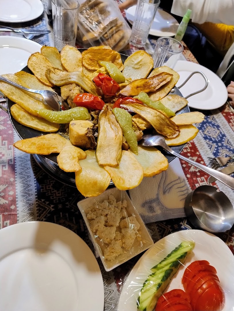 Buta Restaurant: appetizing food presentation