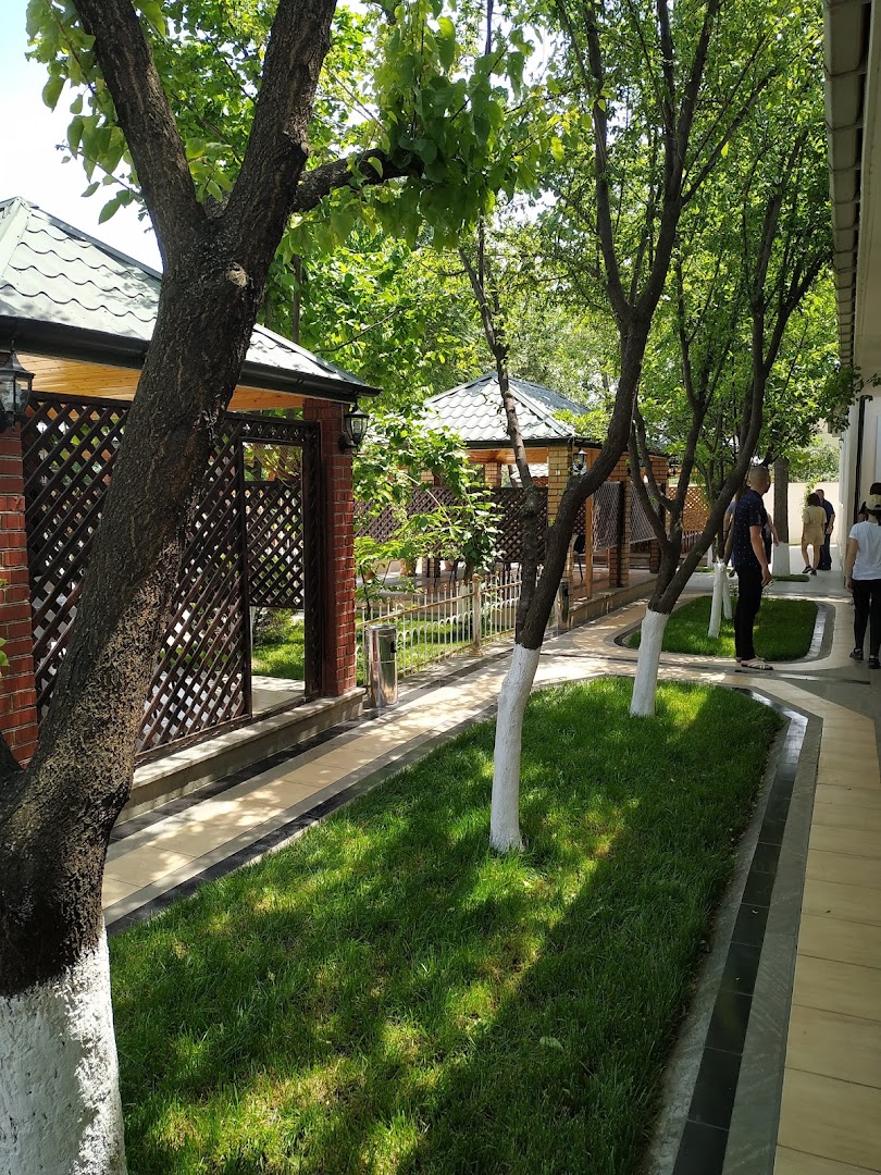 Çinar Restoran: pleasant outdoor dining area