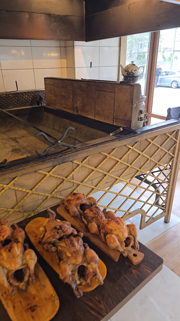 Manqallı Fastfood: appetizing food and venue interior