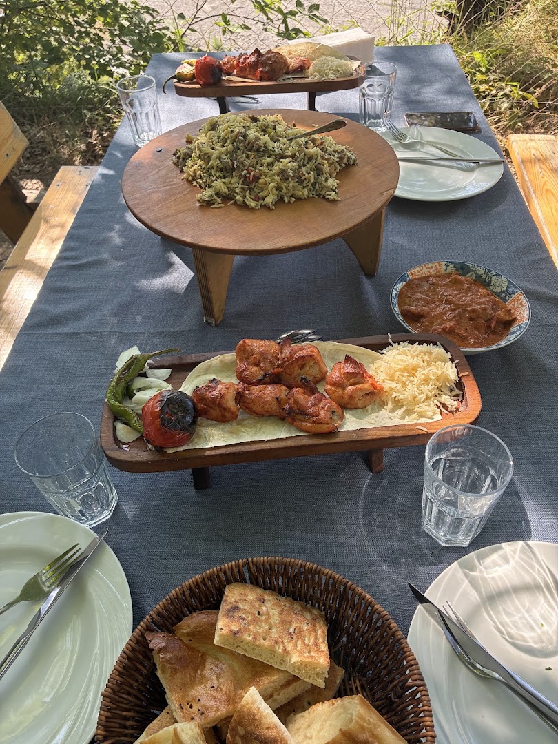 Şah Quba Restaurant: appetizing food presentation and setting