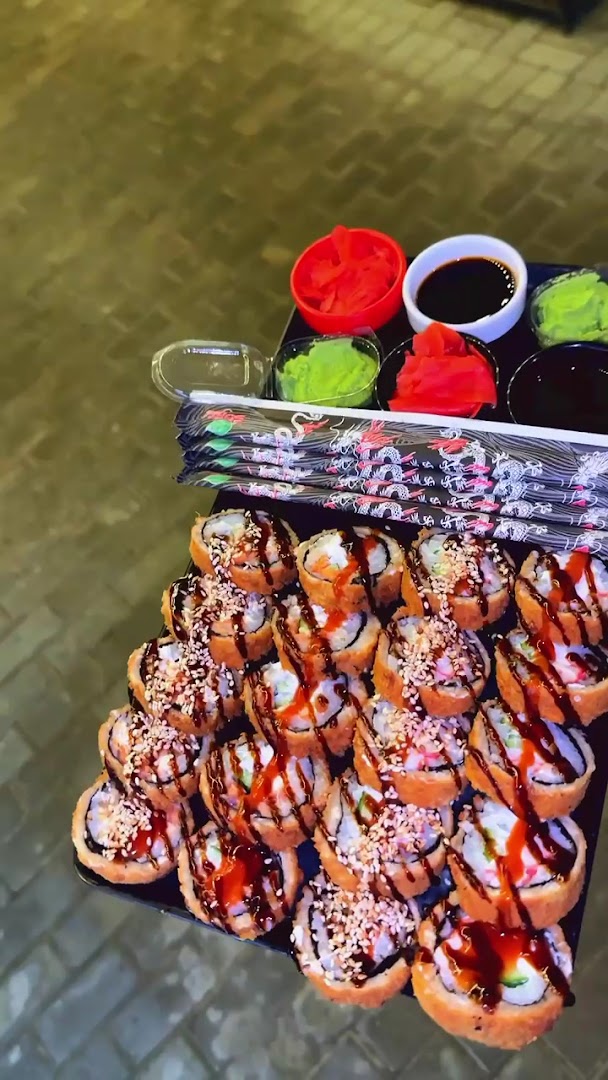 Moruq Rooms: appetizing photo of sushi platter