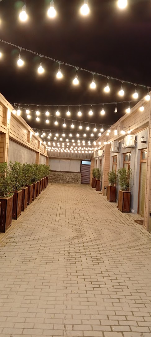 Moruq Rooms: attractive and well-lit outdoor space