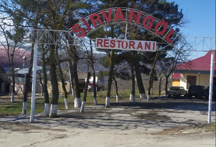Sirvangol Restoran: clear exterior signage of restaurant