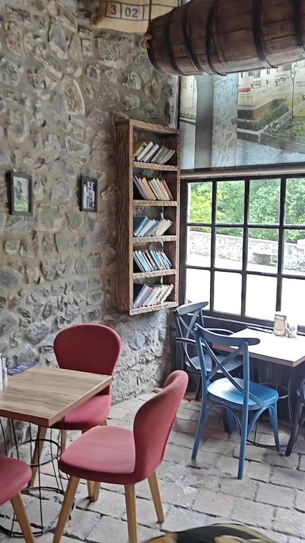 Illy Espresso House: inviting and cozy cafe interior