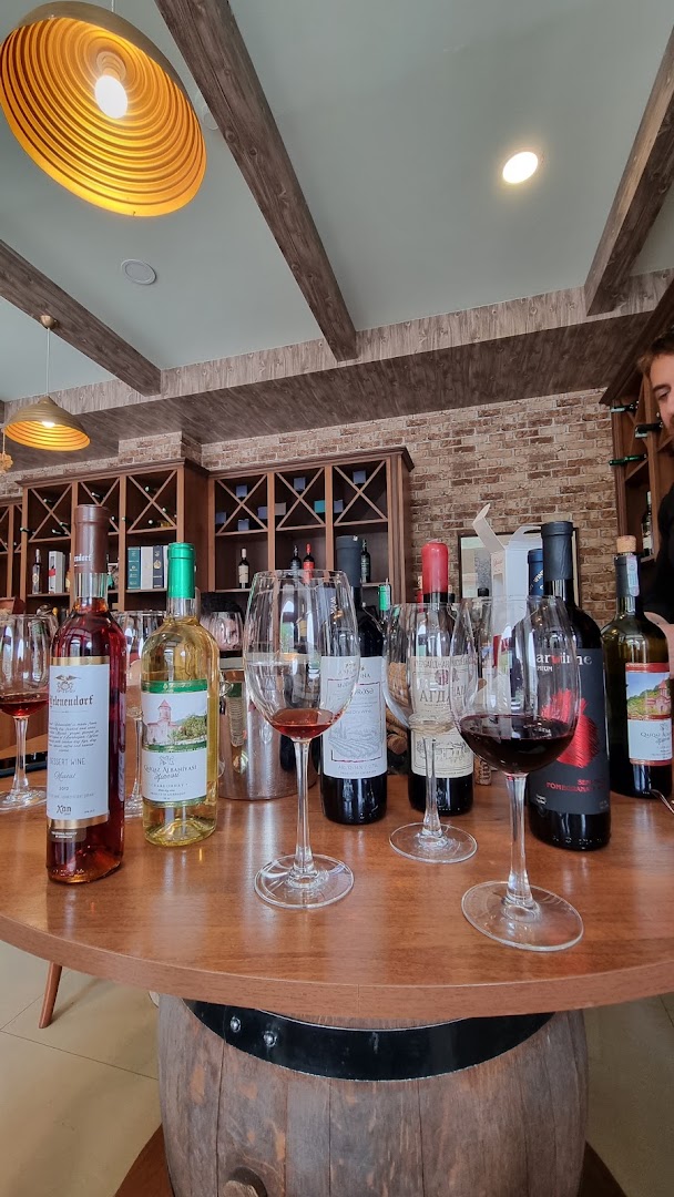 Khan Wine House: wine selection and atmosphere