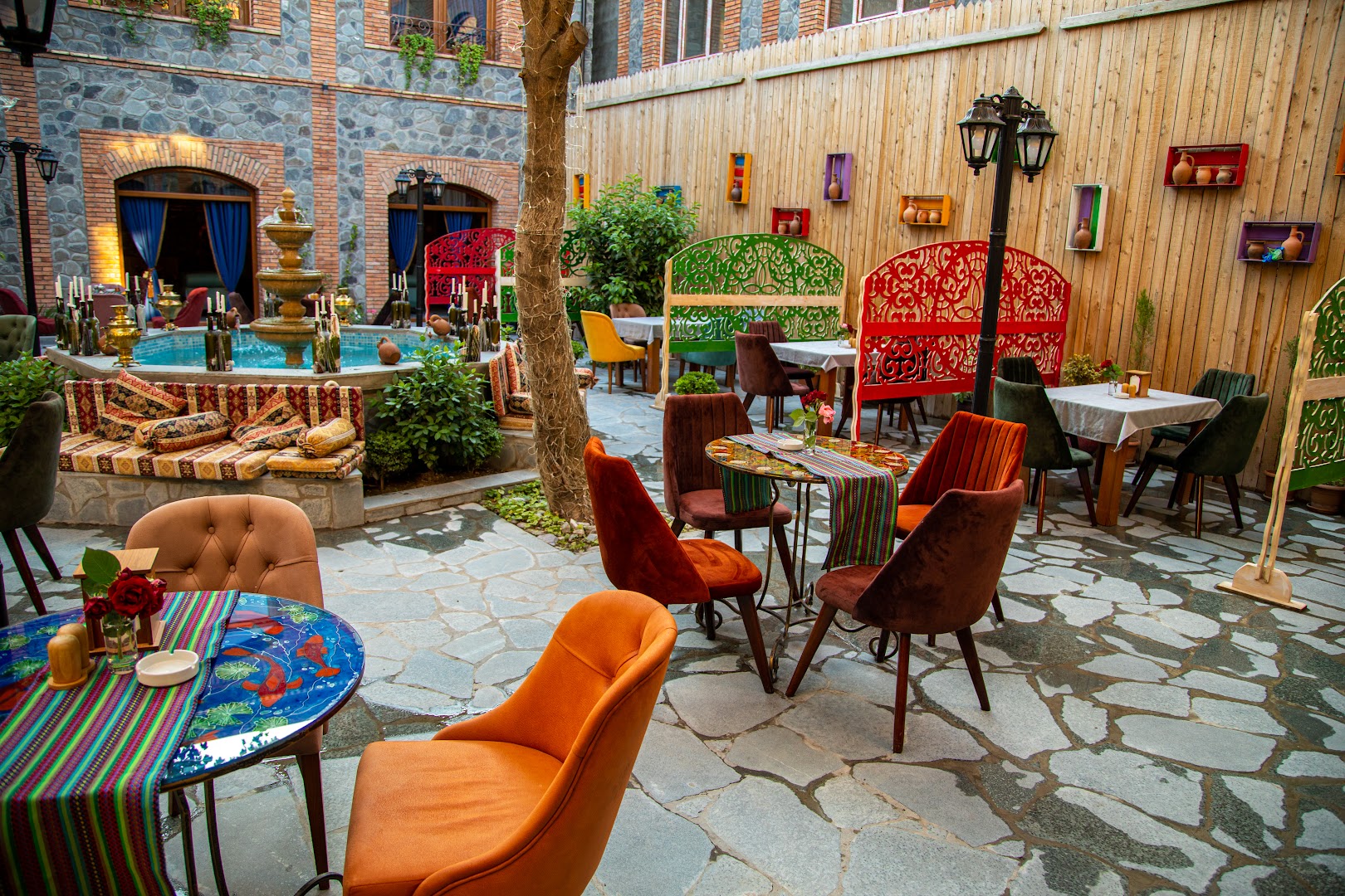 Old Town Sheki: attractive, high-quality restaurant terrace photo