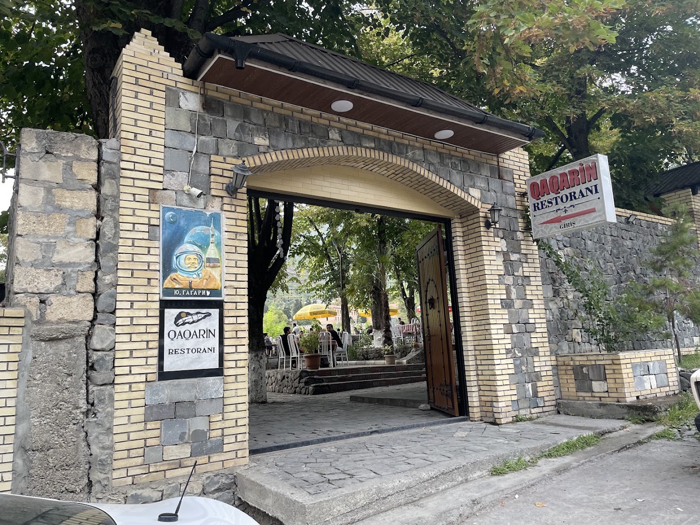 Restoran Qaqarin: clear exterior shot of restaurant