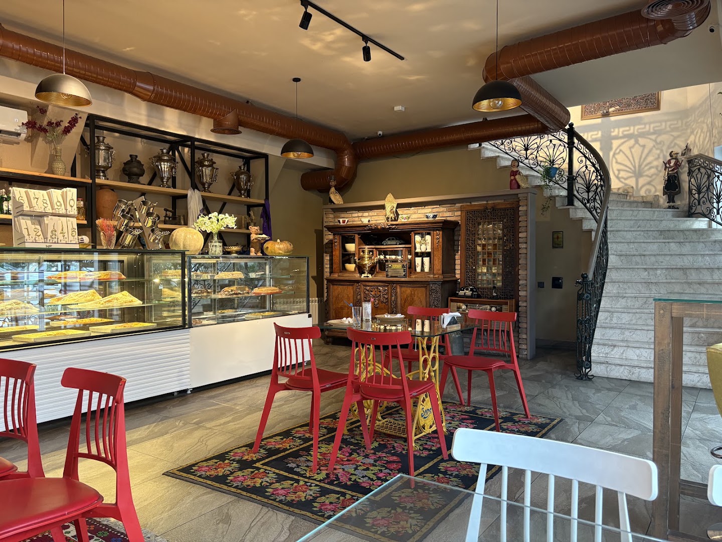 Sheki House Restaurant: clear, inviting restaurant interior shot