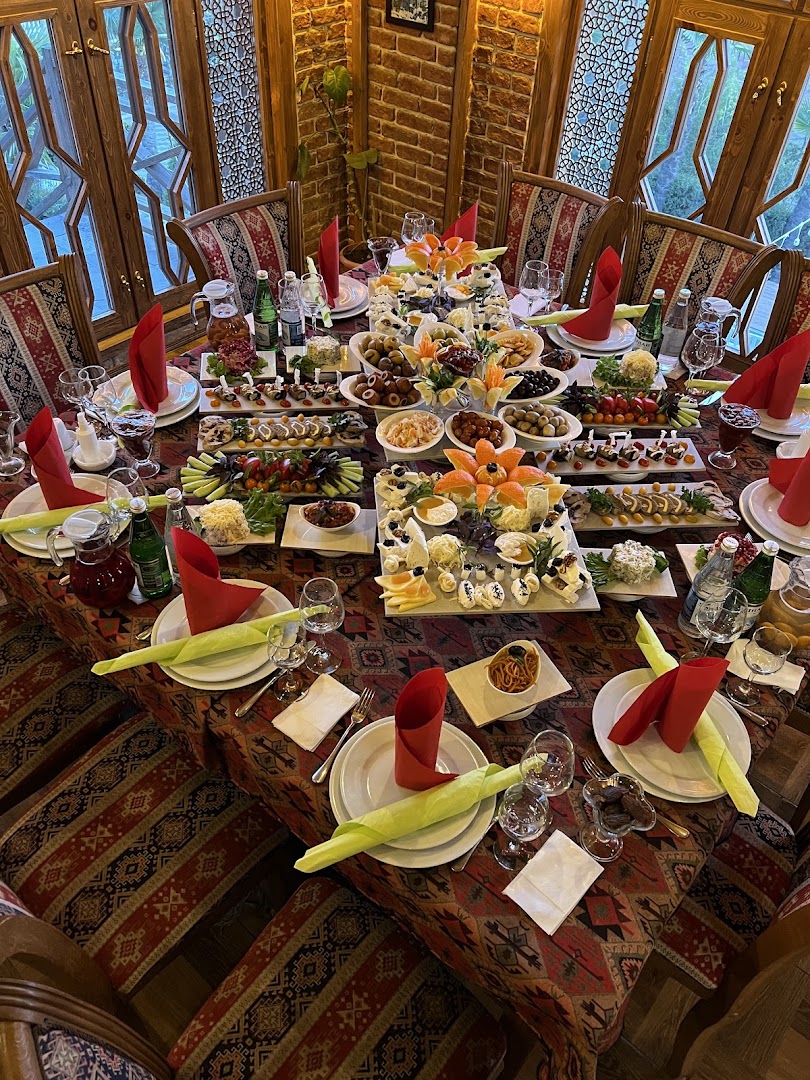 VIP Karvan Restaurant: appetizing display of restaurant food
