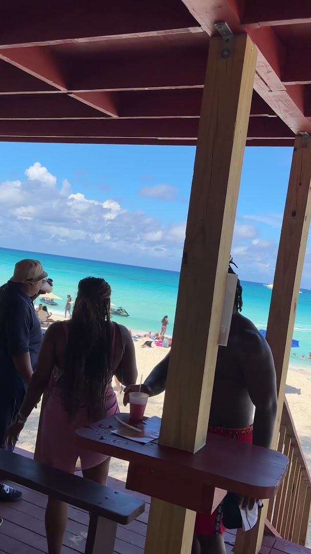 Beetle Beach Bar: venue atmosphere and view